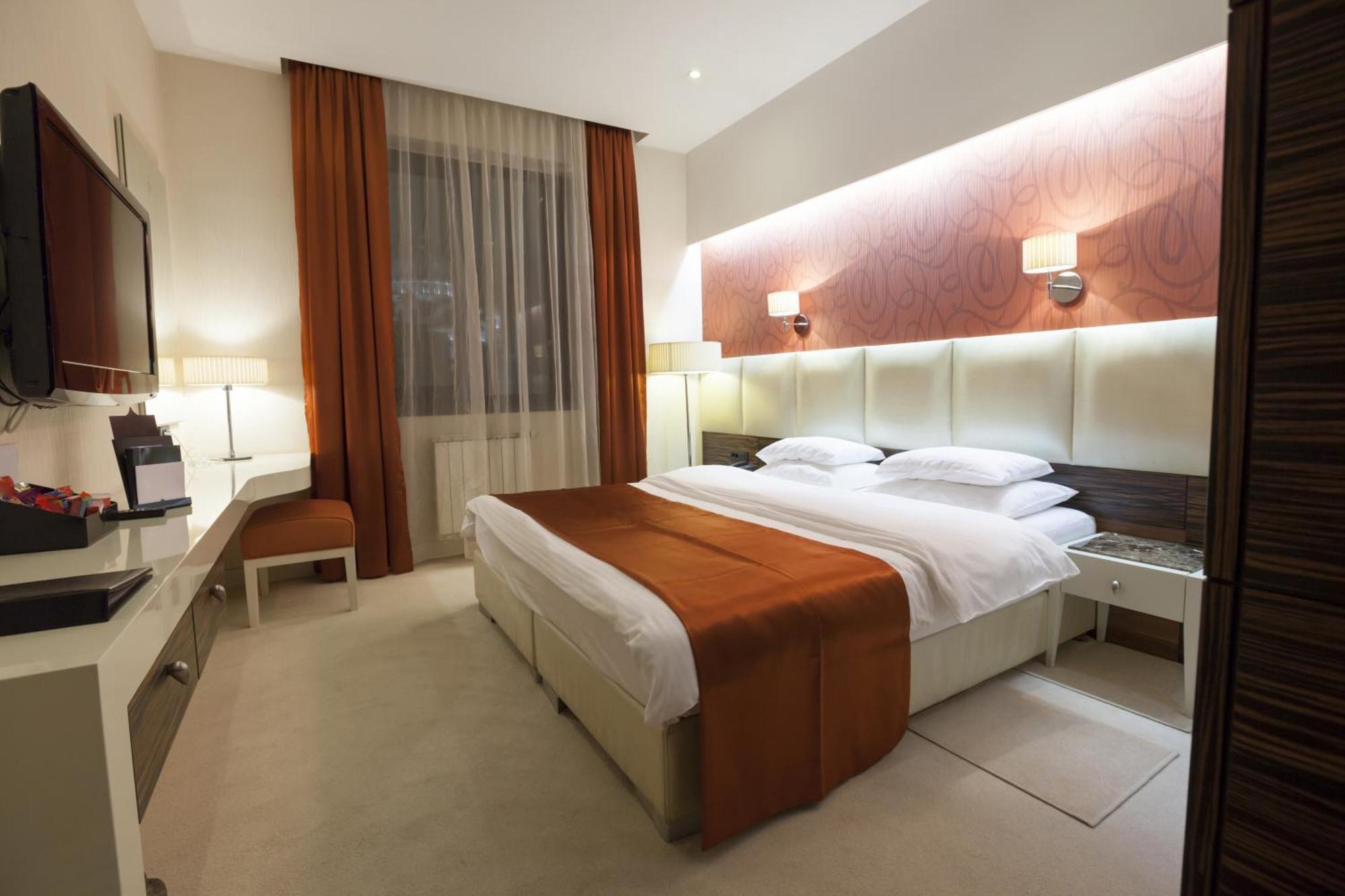Airport Delhi Aerocity Inn Plaza Neu-Delhi Exterior foto